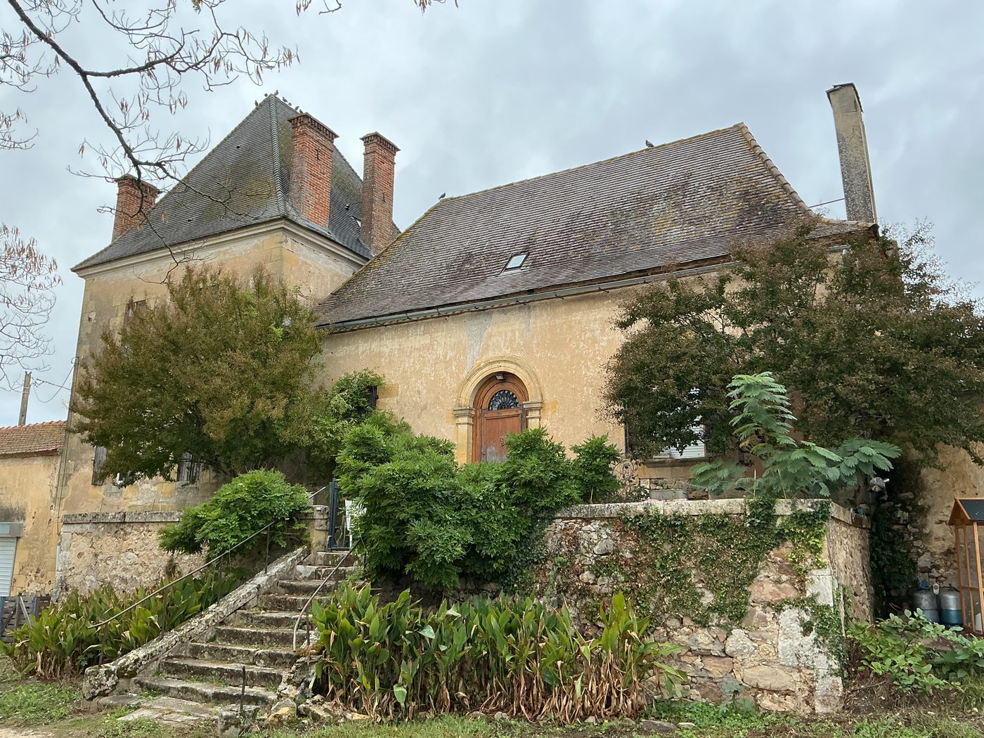 Les bâtiments du Domaine de la Refrénie à Saint-Sauveur